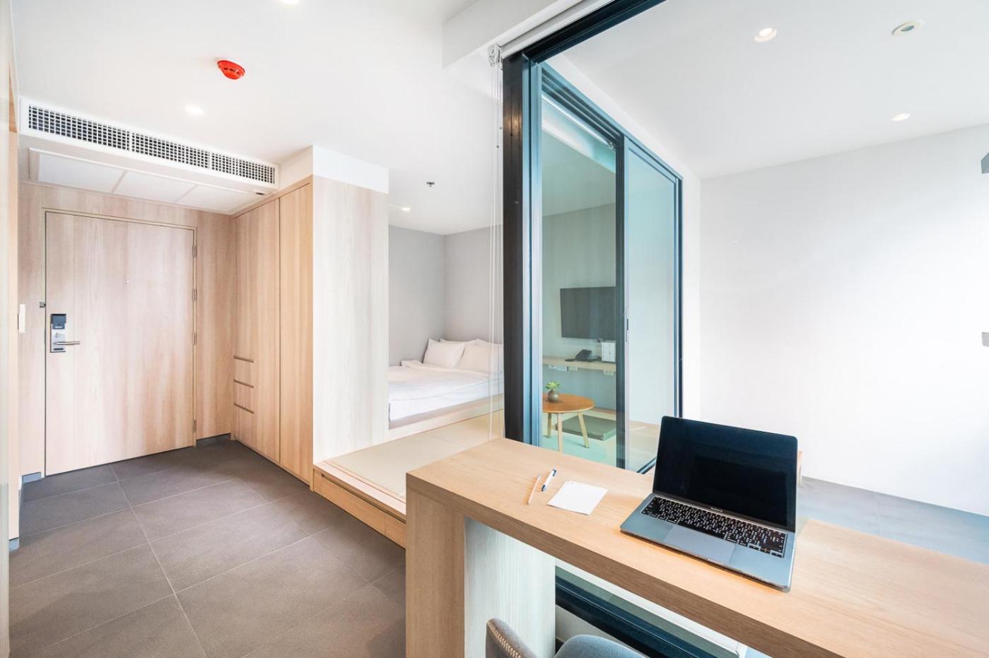 Livezen Bangkok Sukhumvit Hotel Exterior photo